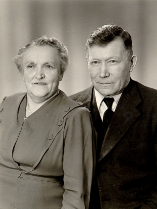 Arvid Elna Karlsson.jpg (104705 bytes)