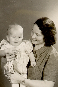 HennyJakobssonBirgitta.jpg (77215 bytes)