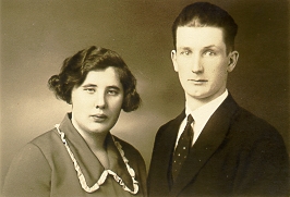 Manfred Margareta Karlsson.jpg (43115 bytes)