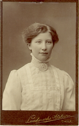Tekla Karlsson.jpg (88968 bytes)