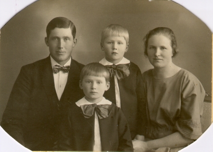 Familjen Karlsson1.jpg (89999 bytes)