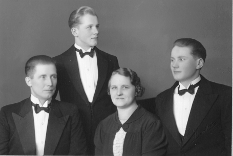 Familjen Karlsson2.jpg (70676 bytes)