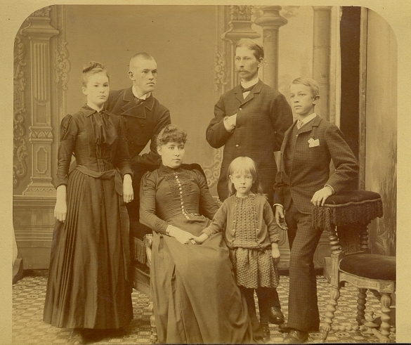 Carl Johans familj.jpg (226698 bytes)