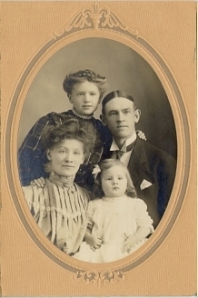 Sigfrids familj1.jpg (154379 bytes)